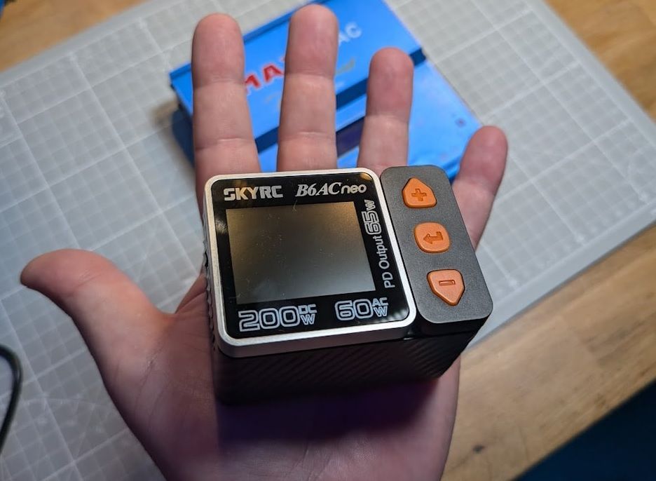 B6AC neo AC/DC Charger