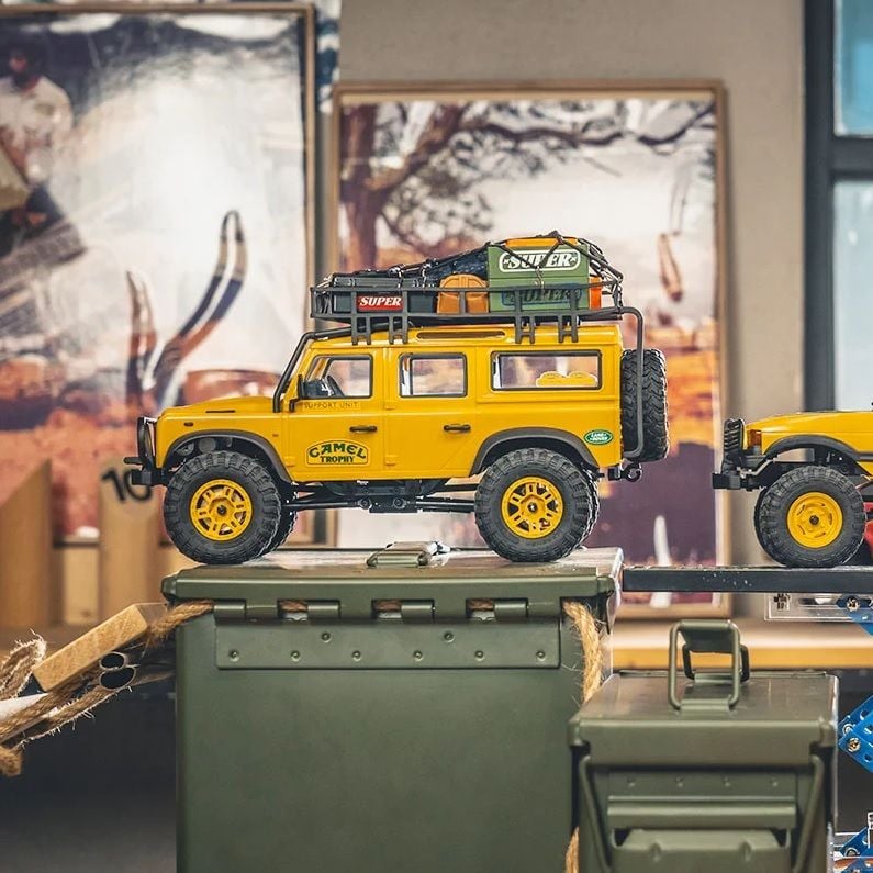 1/24 FCX24M Land Rover Defender 110 Camel Trophy Edition RTR