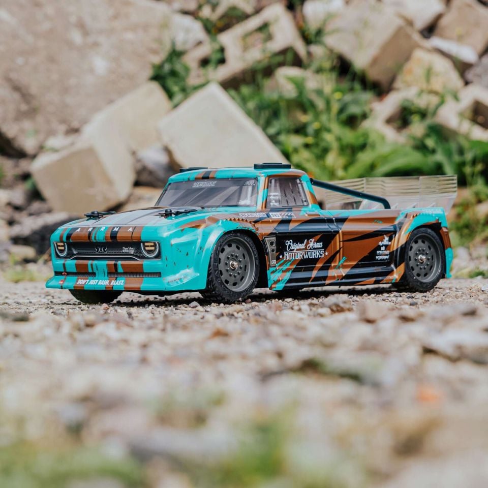 1/8 INFRACTION 4WD MEGA Resto-Mod Truck RTR