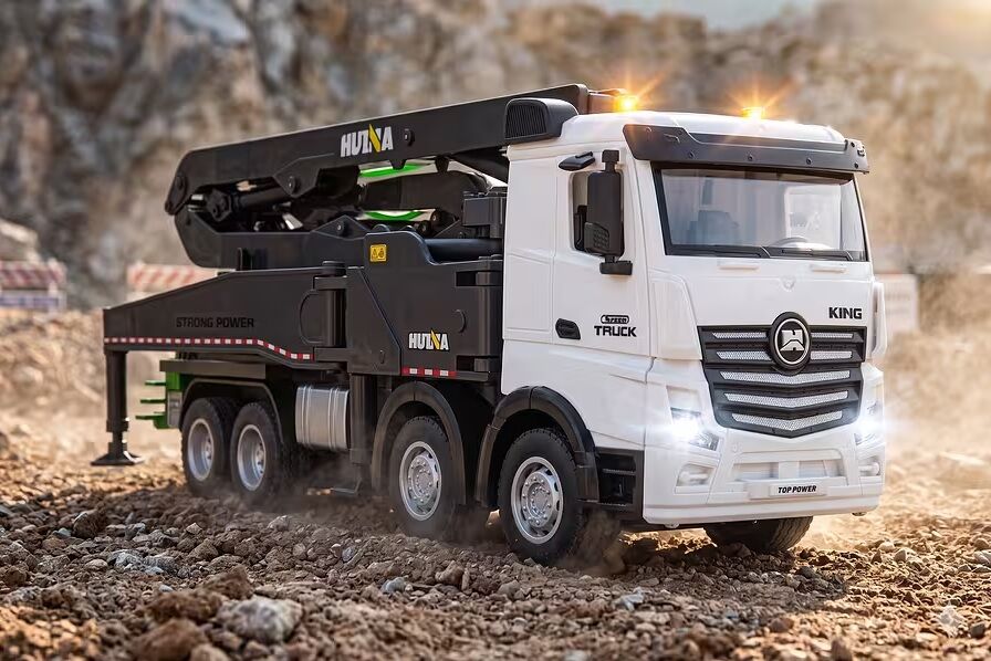 1381 RC Beton Pompası Kamyonu 1/18 Ölçek Gri/Yeşil
