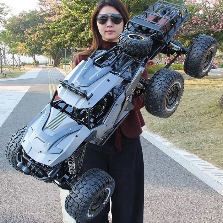 1/8 Ölçekli 70cm Rock Crawler 6x6 RC Off-Road Kamyonu