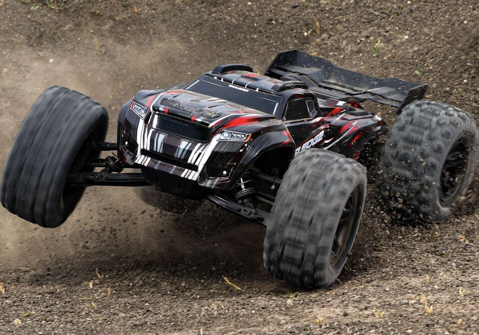SLEDGE 1/8 4WD BELTED Kırmızı