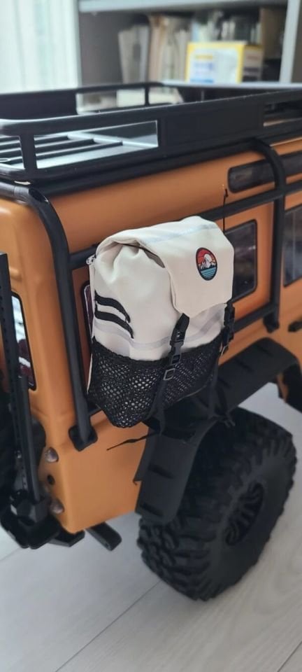 Sırt Çantası ve Metal Kürek