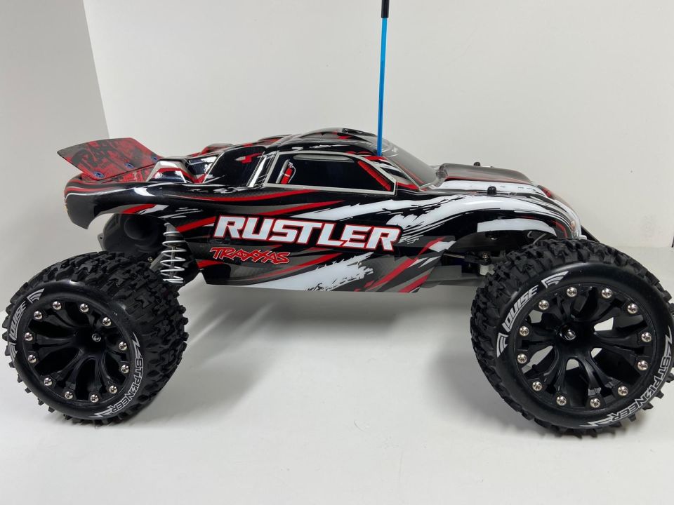 1/10 ST-Pioneer Stadyum Kamyonu Lastik Seti – Siyah 2.8inç – 1/2-Ofset 12mm Hex 4 Adet